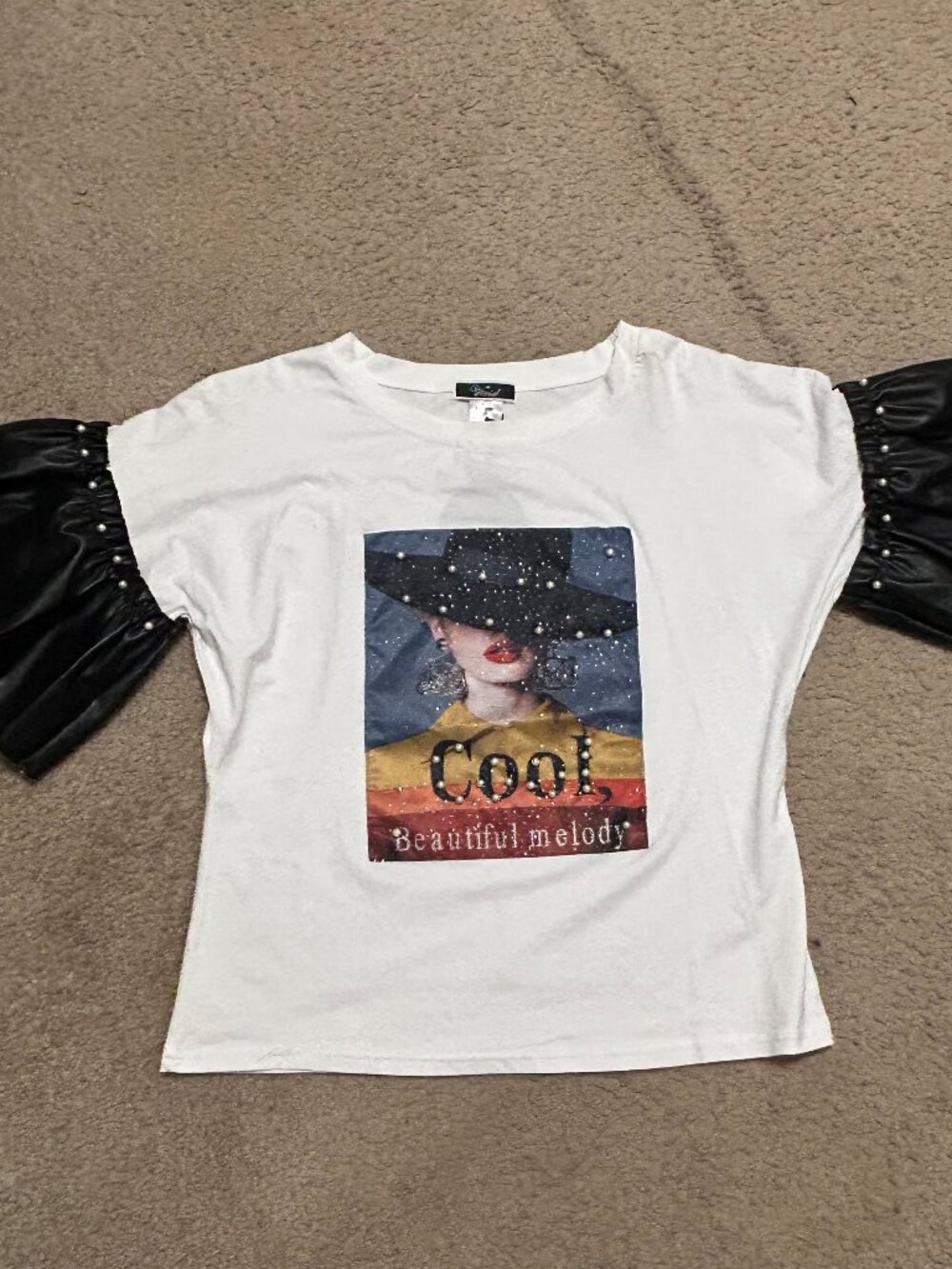 Vivid brand graphic T-shirt featuring statement black faux-leather puff sleeves